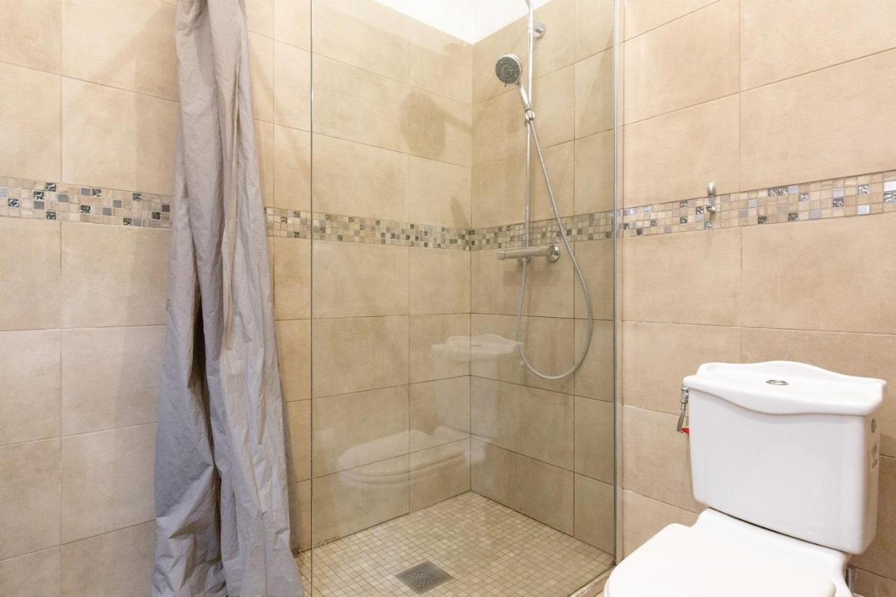 A Pousada Backpackers Antibes Exterior foto